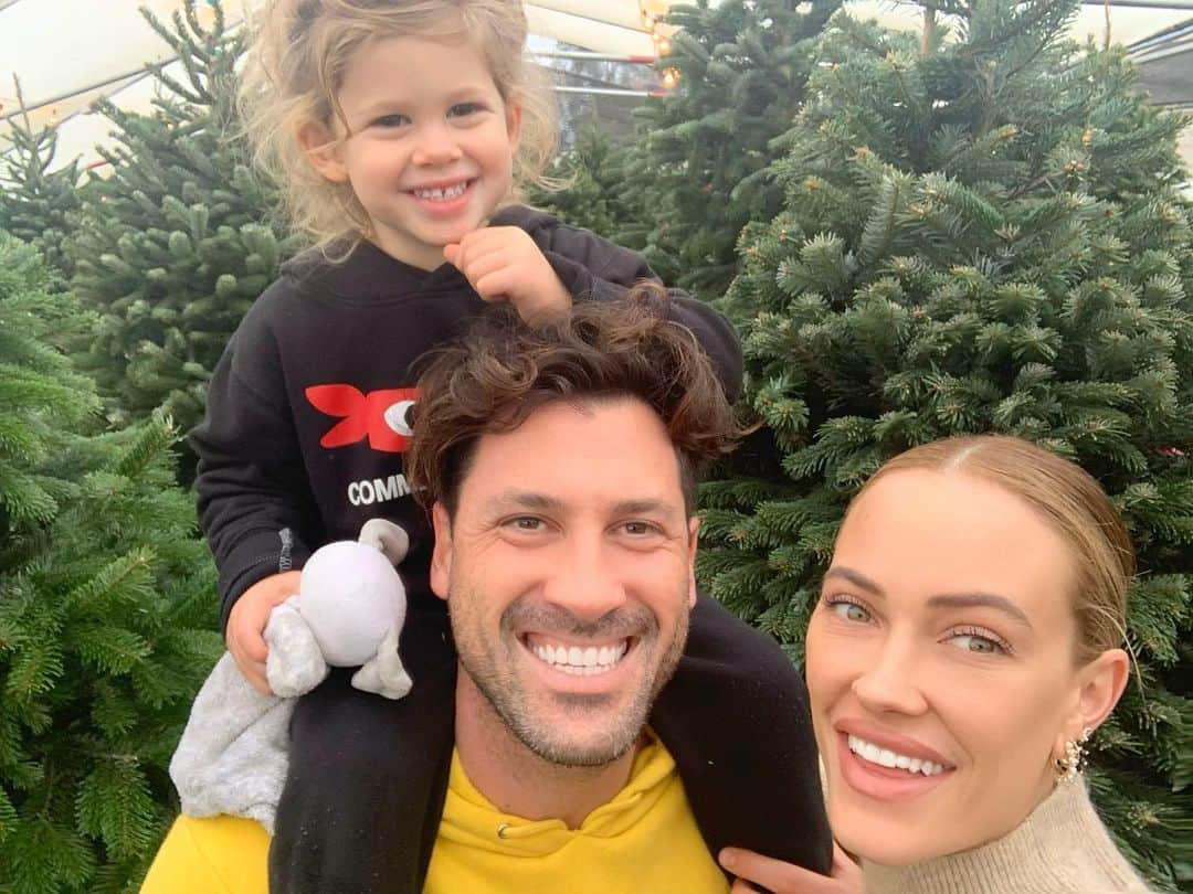 Peta Murgatroydさんのインスタグラム写真 - (Peta MurgatroydInstagram)「We found a good one 😝」12月8日 6時18分 - petamurgatroyd