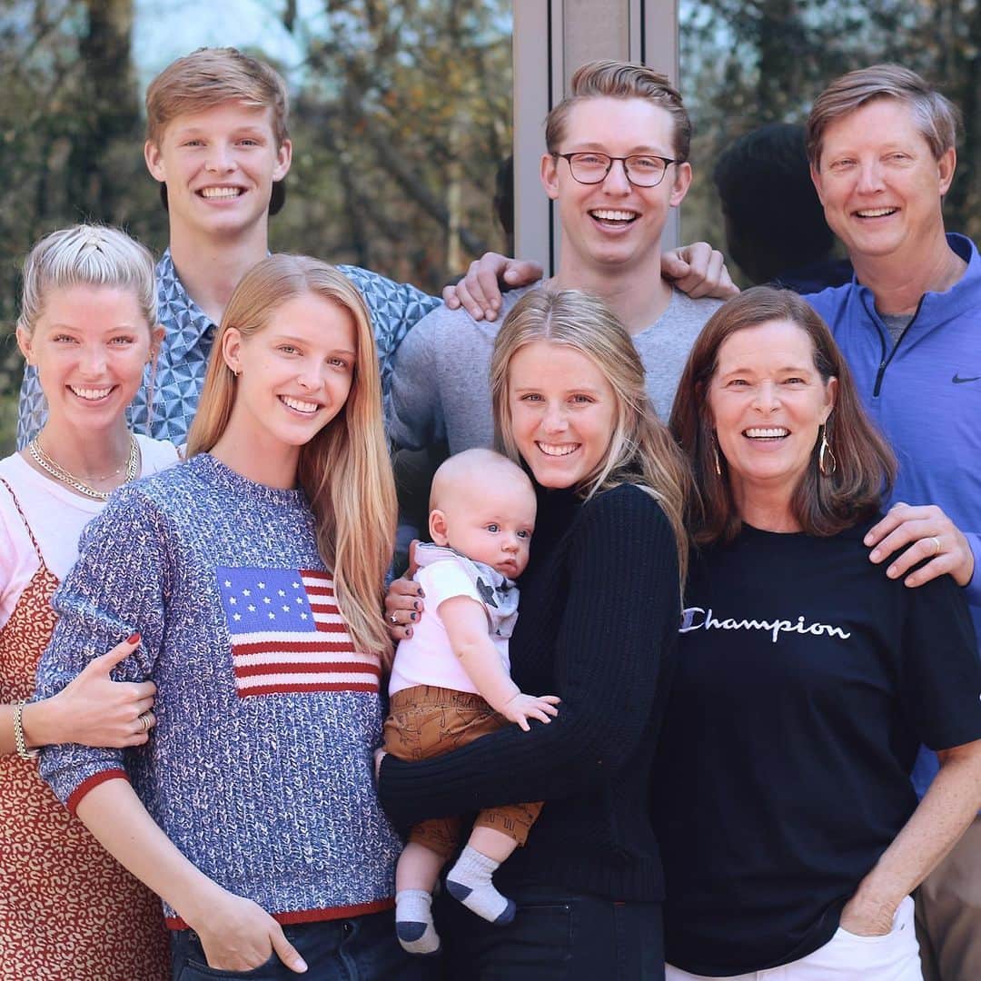 アビー・チャンピオンのインスタグラム：「The champion family ♥️」