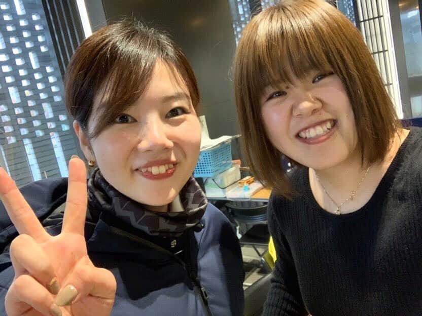 林有紀奈のインスタグラム：「きのう！ミサと中学生ぶりに会えました♡☺️👍🏻 受付まできてくれて、ありがとうね！！ほんと嬉しかったよ💕  #十年ぶり#会うなりゆきなこんな感じだったっけーと言われたが#どういう意味や🥺😭笑 #兎に角会えて嬉しくて #気持ち満たされこころも身体もぽかぽかになったよ♨️ 十年ぶりに会えるってなかなか無いから、そんな再会するとちょっと感激したなぁ！！笑  ほんとにありがとうね🤝♥️」