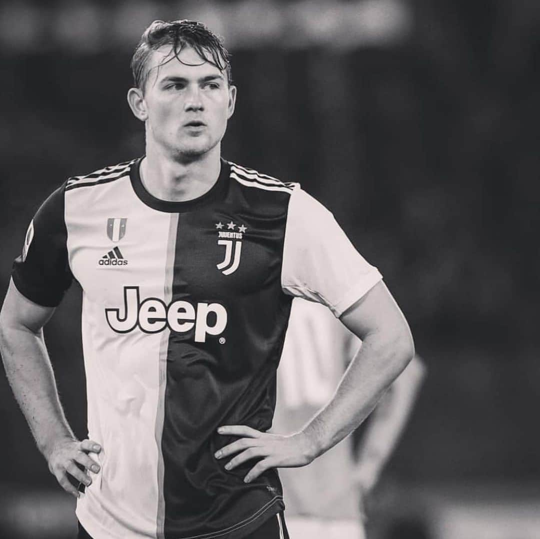 ポール・ポグバさんのインスタグラム写真 - (ポール・ポグバInstagram)「Era nell’aria la prima sconfitta stagionale: una #Juve che ho col Sassuolo non aveva per nulla brillato, contro una Lazio solidissima ed in gran forma perde 3-1 😥  COMMENTATE 👇」12月8日 6時48分 - juvefanpage