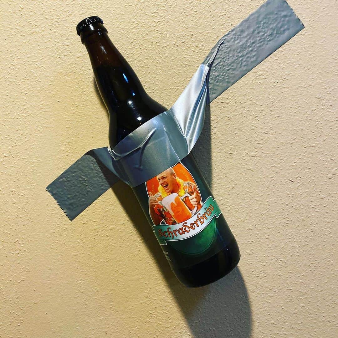 ディーン・ノリスのインスタグラム：「Jesus Christ Marie, it’s not just beer it’s art @schraderbrau_bb @artbasel @figmtnbrew」