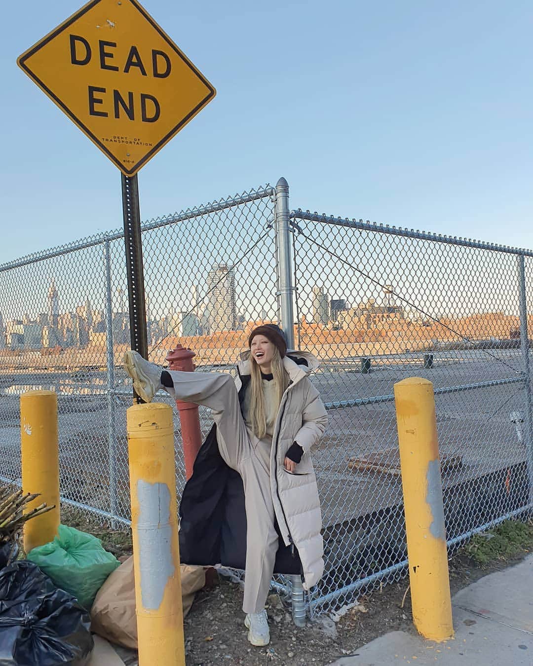 フェルナンダ・リーのインスタグラム：「Mysteriously survived all these years in nyc without a winter coat. I am a true believer in puff and down jackets now 😇」