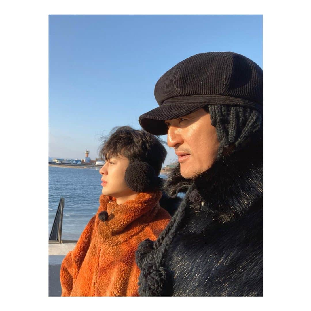 シン・ヒョンジュンさんのインスタグラム写真 - (シン・ヒョンジュンInstagram)「착하고  겸손하고 성실한 바르다 윤형이 💙 . #비행기타고가요 #시즌2 #에어부산 #채널A . Coming Soon! 🛫 . 좋은사람들과 일 하는 행복 . #범사에감사 #thankyoujesus」12月8日 7時40分 - _shinhyunjoon_