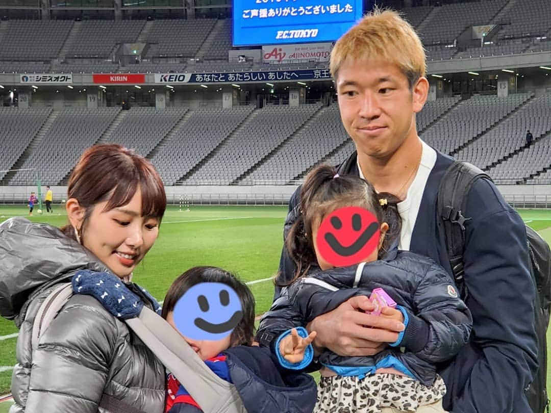 のインスタグラム：「. 皆さんお疲れ様でした。 我が家の子供たちはアウェイの地ははじめてで、慣れない環境でしたが子供たちも頑張ってついてきてくれました😌ありがとう🙇‍♀️✨こんな経験をさせてくれたパパにもありがとう！ . 一枚目はホーム最後の日。 二枚目以降一昨日、昨日の写真です😊 . #ありがとうございました　#お疲れ様でした　#fc東京 #fctokyo　#jリーグ　#最終戦　 #味の素スタジアム #日産スタジアム　#林彰洋　と可愛い我が家の　#子供たち　😊❤」