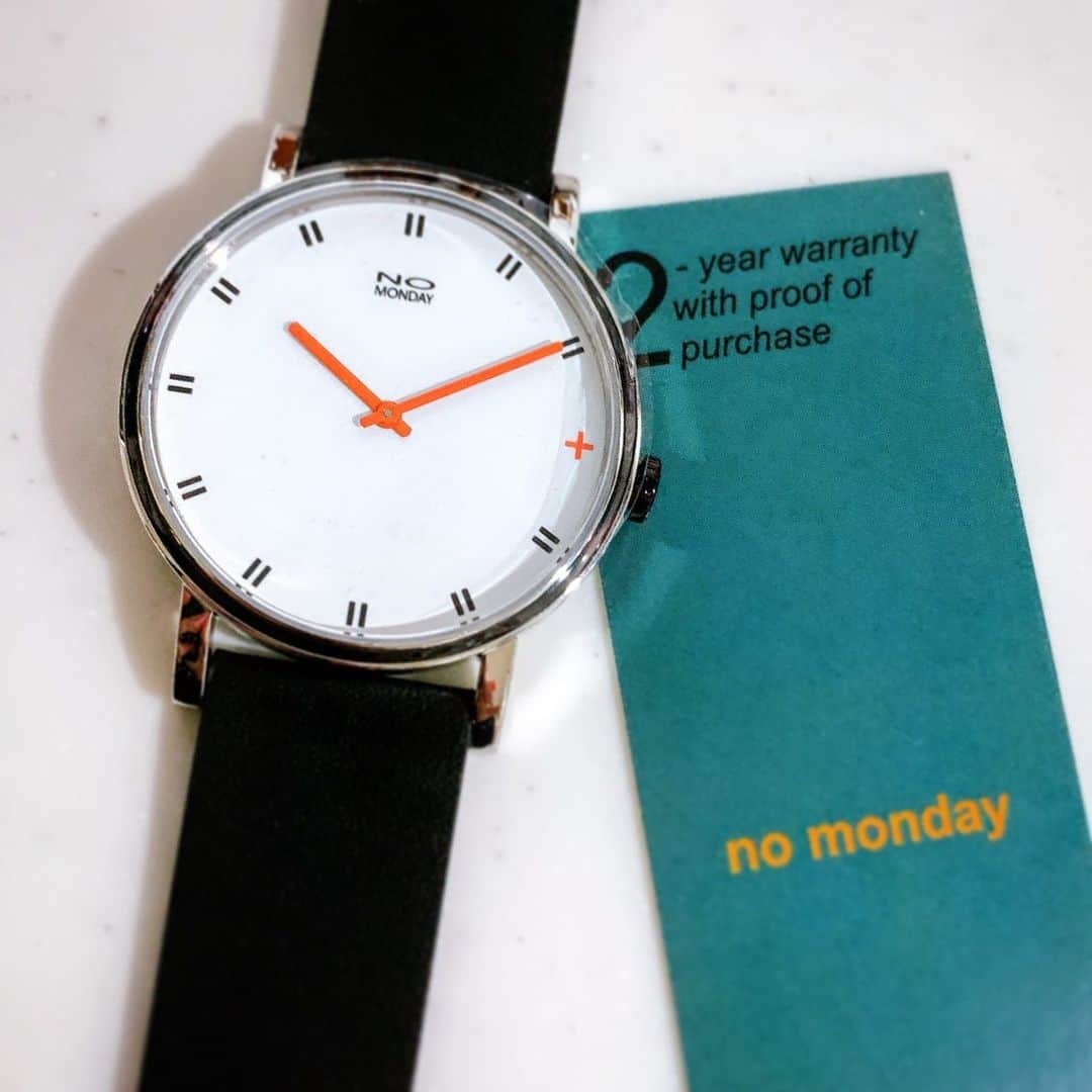 青木りんさんのインスタグラム写真 - (青木りんInstagram)「no mondayさんより 素敵な腕時計が届きました！  今回のはシンプルな中にオレンジの針がポイントになっているこちら💁‍♀️ どんな時でも使えそうなデザインで良いです👍  クーポンコード💎 『rinrinrin108』 使用で10パーセントオフになるそうなのでぜひ🐥❣️ #nomonday  #ノーマンデー  #腕時計 　#時計  #手元倶楽部」12月8日 7時51分 - rinrinrin108