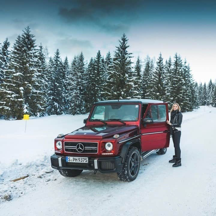 メルセデス・ベンツさんのインスタグラム写真 - (メルセデス・ベンツInstagram)「The best sleigh we could imagine. ❄️ #ShesMercedes #MercedesBenz #GClass #MBcars #offroad #MBdesign #carsofinstagram #femalepower #inspiration #snow #ski #skitrip #shesmercedes 📷 @christopherbusch and model @maximevanderheijden for #MBsocialcar via @shesmercedes」12月8日 7時55分 - mercedesbenz