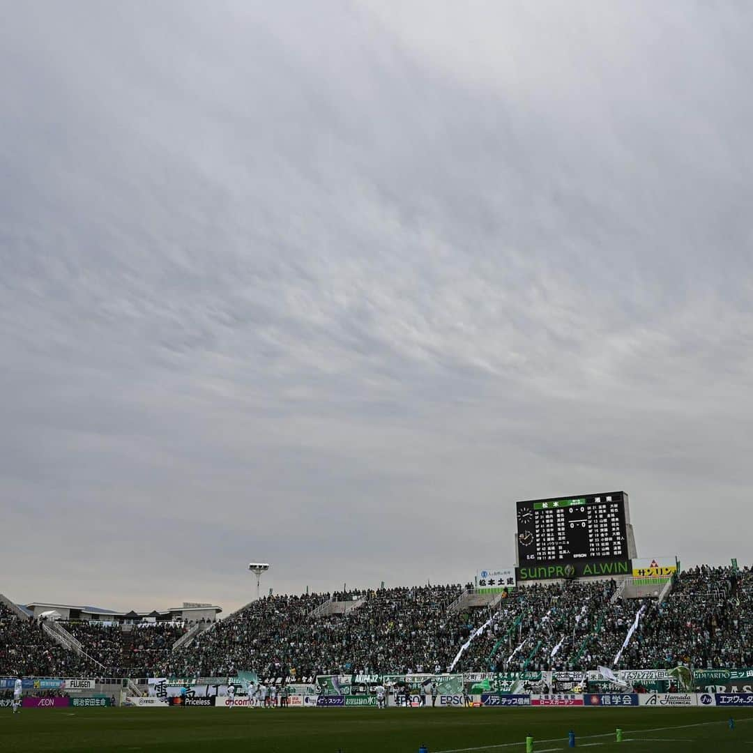 松本山雅FCさんのインスタグラム写真 - (松本山雅FCInstagram)「2019.12.7 2019 Meiji Yasuda J1 League 34th sec. Matsumoto 1-1 Shonan  #松本山雅fc #matsumotoyamaga #yamaga #onesoul #境界突破」12月8日 8時07分 - matsumoto.yamagafc