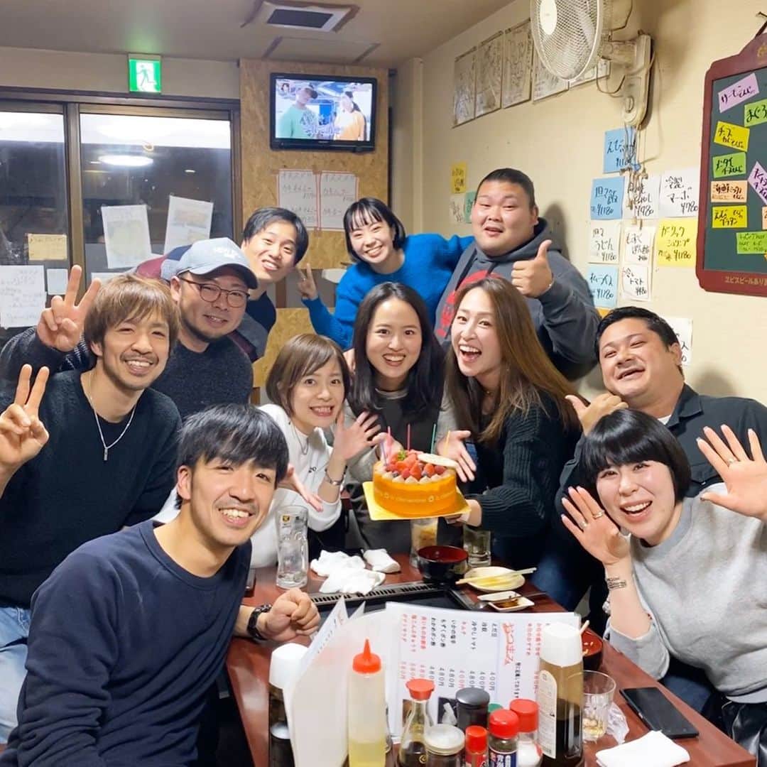 菊池沙都のインスタグラム：「幼馴染みと忘年会🍺 結婚もお祝いしてくれました。 幼稚園小学校中学校一緒👫 #幼馴染み#月島#ご近所#忘年会 #変わらない仲の良さ#月島っ子 #みんなありがとう」