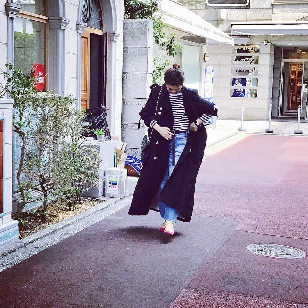 大草直子さんのインスタグラム写真 - (大草直子Instagram)「おはようございます。東京は快晴です！本当にきれいな朝焼けが見えました。 @vermeilpariena のイベントで、福岡に向かっています♡ヴェルメイユは、大人の女でいることの楽しさ、責任、美しさを教えてくれたブランド。そして、そのことをたくさんの方に伝えるための、編集者としてのあり方も教えてくれたブランドです。このブランドに、そしてブランドに関わる全ての人に出会えたことに、心から感謝して、今日のトークショウ、愛と情熱を込めて楽しみたいと思います♡後ほどお会いしましょう！ @vermeilpariena  #vermeilpariena  #昨日はきれいな月も見えたよ #今年最後の東京以外のイベント #14時から @vermeilpariena 天神店で #お待ちしています」12月8日 8時08分 - naokookusa