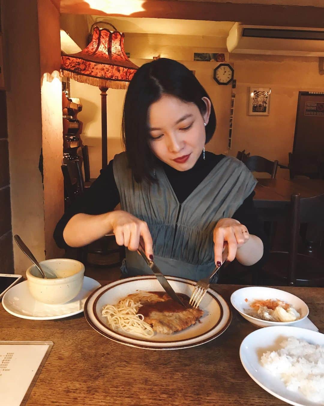 真山朔のインスタグラム：「もはや毎週？ってくらい頻繁に、エミリーさんと会えて嬉しい。話も尽きない！お洋服から美少女、色々なことへの考え方も全てにおいて尊敬&尊敬」