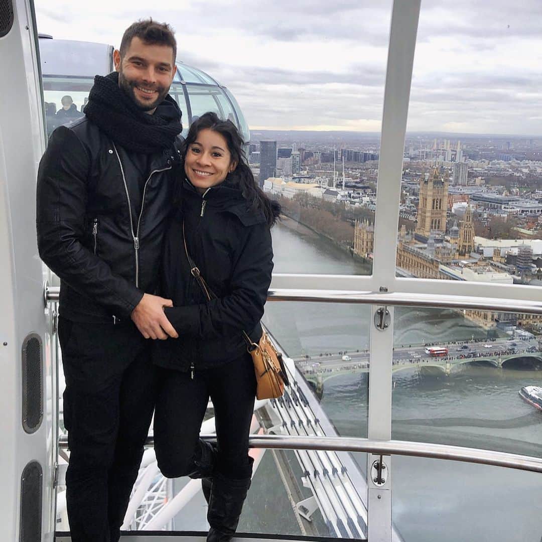 のインスタグラム：「Showing my love @mr.oleksiikoltakov around London 😍🇬🇧❤️.. watching his excitement and listening to his thoughts on everything has been so adorable. • The world has so many different places and things to teach us.. I will always spend money on traveling and helping others enrich their lives through discovering new places. • London is very special without a doubt. Living and working abroad has made me appreciate my roots much more than ever before. It’s also made me appreciate personal space which in London definitely does not exist! 😂😅 #london #england #landofthequeen #britishroots #tourists #home」