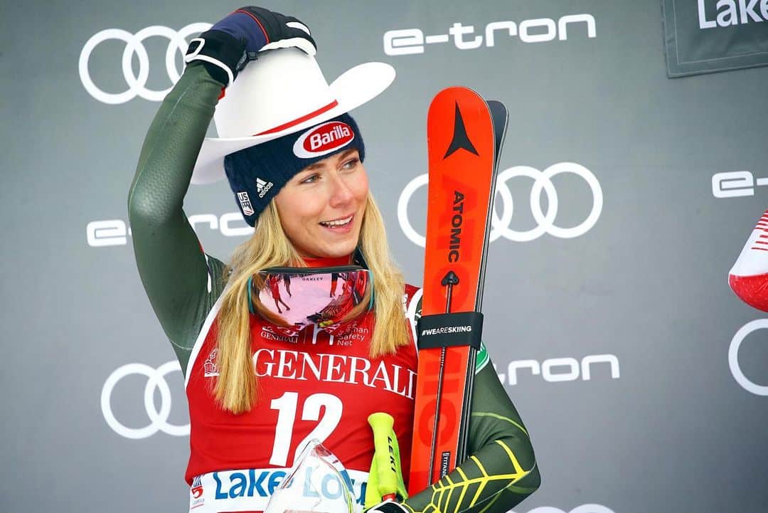 ミカエラ・シフリンのインスタグラム：「TEEHEEHEE ☺️☺️☺️ ... congrats @nicischmidhofer and @francesca_marsaglia AND @aliweather_ @thealigator! Super-G tomorrow let’s GOOOOO🤘🤘 #weareskiing」