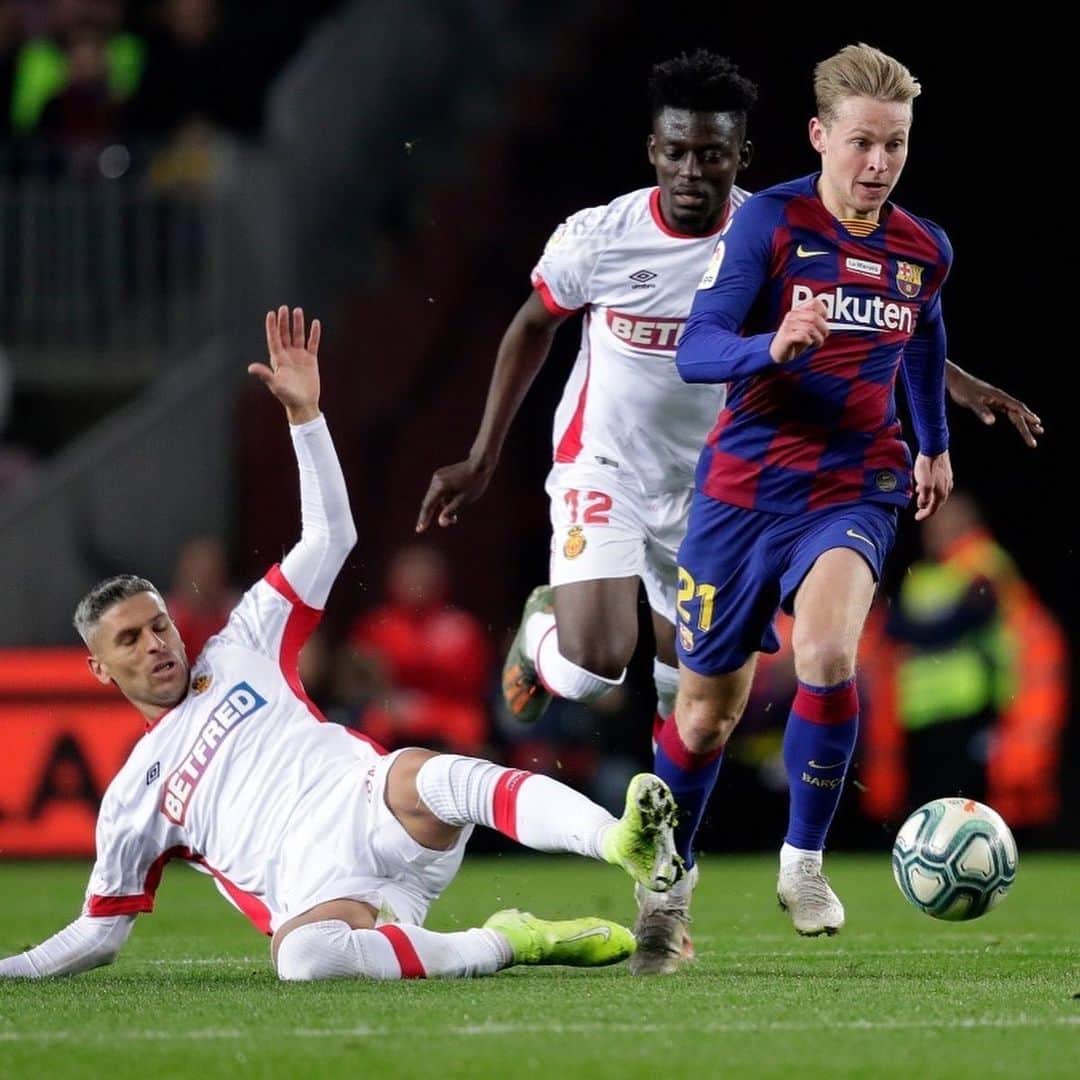 フレンキー・デ・ヨングのインスタグラム：「Great night at the Camp Nou 🔵🔴 +3」