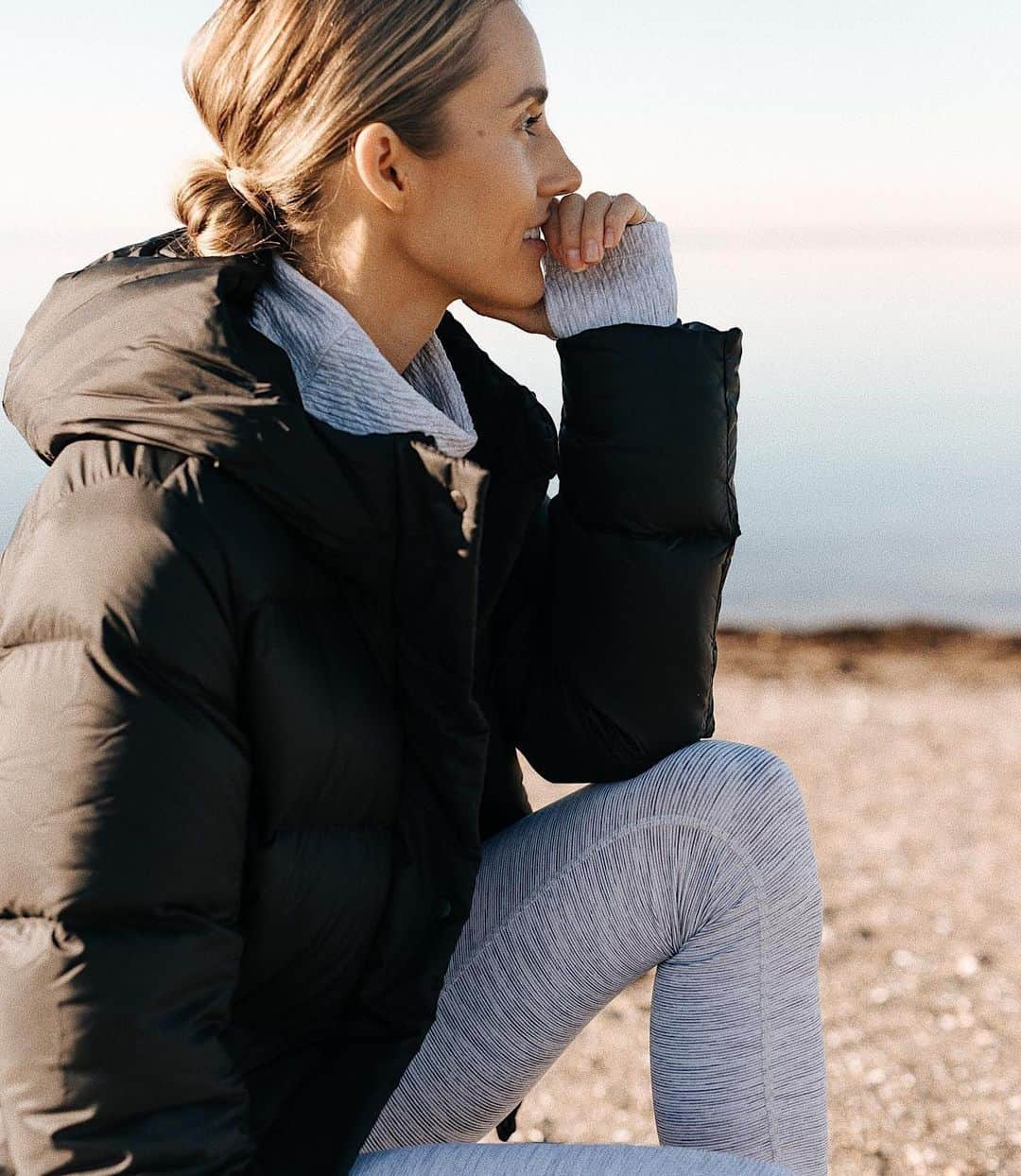 lululemonさんのインスタグラム写真 - (lululemonInstagram)「Get cozy with some of our favourite puffers this season, as seen on @bethanymenzel from our collective. #thesweatlife」12月8日 9時12分 - lululemon