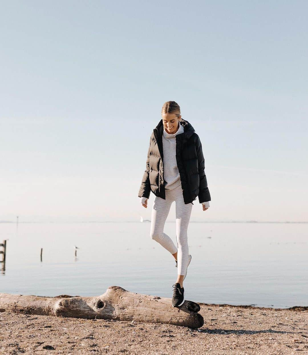 lululemonさんのインスタグラム写真 - (lululemonInstagram)「Get cozy with some of our favourite puffers this season, as seen on @bethanymenzel from our collective. #thesweatlife」12月8日 9時12分 - lululemon