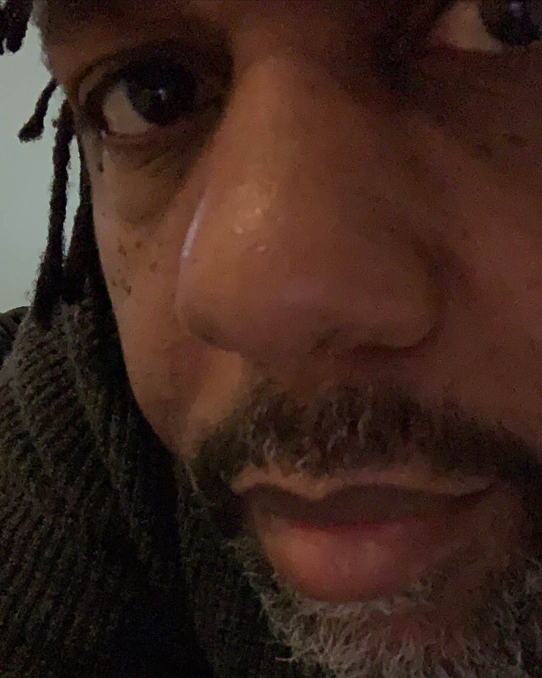 ヴィクター・ウッテンのインスタグラム：「Time to Shave.」