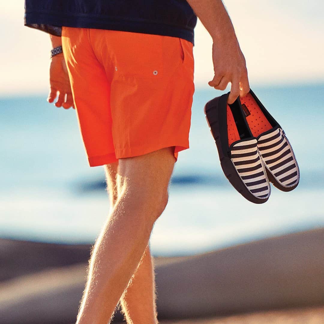 スイムズのインスタグラム：「Breathable, flexible, elegant. And pretty much go everywhere. Where are you heading? #mensstyle #stayinmotion #antislip #comfort」