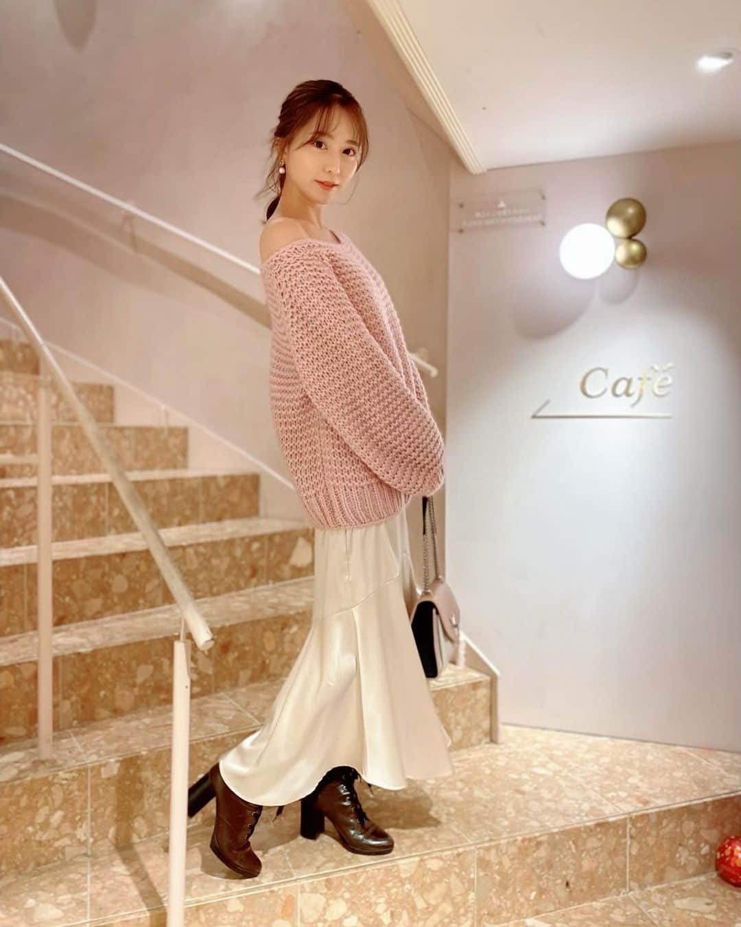 堀尾実咲のインスタグラム：「#cordinate #fashion #portrait💋💋💋 #tops → @snidel_official  #skirt → @u_by_spickandspan  #shoes → @snidel_official  #snidel #ubyspickandspan」