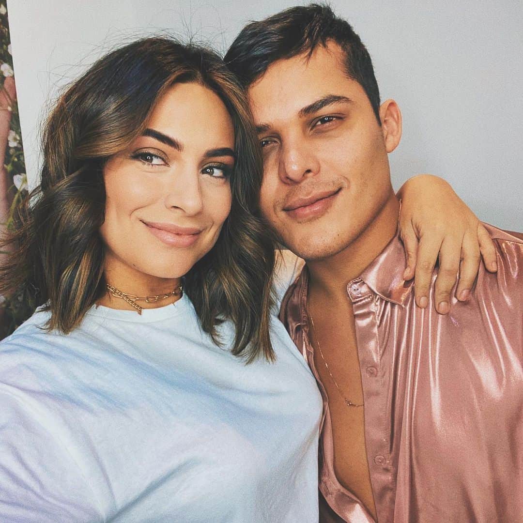 Ana Brenda Contrerasのインスタグラム：「Mi chiquito talentoso que deja las mejores cejas del mundo @ltorresbeauty te quiero mucho y estoy muy orgullosa de ti 💋❤️」