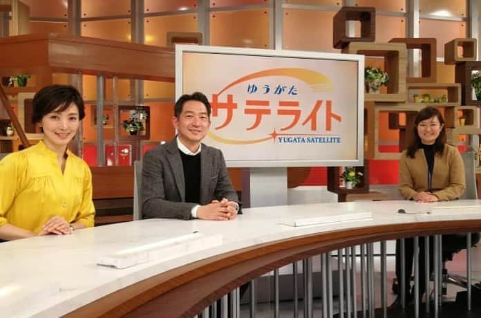 のインスタグラム：「今週はノーベル賞授賞式✨ Nobel week! English follows.  それに先立ってコペルニクの代表・中村俊裕さんにyoutubeの公式テレ東チャンネル、テレ東ニュースでたっぷりお話を伺いました。  コペルニクはインドネシアを拠点に、途上国とテクノロジーをつなぐ、まさに現地の生活向上に直結する仕掛けづくりをして世界に知られています。  そのコペルニクとノーベル賞の関係とは？  配信スタートのときにまたお知らせします！  ゆうサテのスタジオでも写真を。中央が中村さん、右がコペルニクジャパン代表・天現寺宏美さん。  お二方とも、ありがとうございました！  Here I had special guests from Kopernik, Toshi Nakamura, co-founder and CEO, and Hiromi Tengeji, representative director of Kopernik Japan.  Kopernik is the US NPO organization, located in Indonesia. They have huge passion to reduce poverty in the last mile, with technology.  And, one of their partners is J-PAL, Abdul Latif Jameel Poverty Action Lab, MIT. This is the lab holding professors achieved Nobel Prize in Economics 2019, Prof. Banerjee and Prof. Duflo.  We will upload the special talk with Mr. Nakamura “How much impact is brought to solve poverty by their work”. https://www.youtube.com/channel/UCkKVQ_GNjd8FbAuT6xDcWgg  #コペルニク　#テレ東ニュース #中村俊裕　#kopernik #toshinakamura  #hiromitengeji #nobelprizeineconomics」