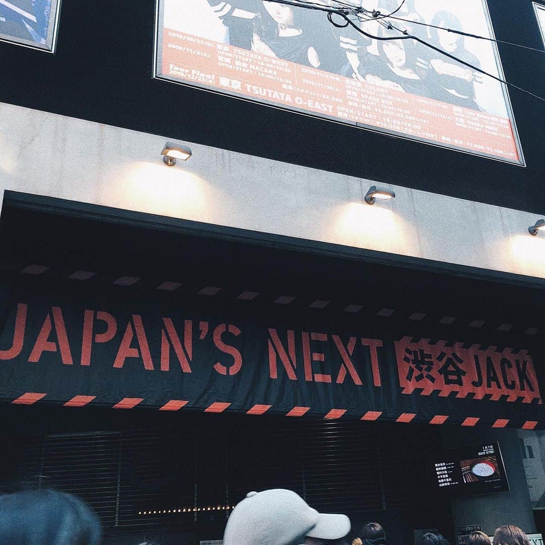 かほこ。さんのインスタグラム写真 - (かほこ。Instagram)「ㅤㅤㅤㅤㅤㅤㅤㅤㅤㅤㅤㅤㅤ ㅤㅤㅤㅤㅤㅤㅤㅤㅤㅤㅤㅤㅤ JAPAN'S NEXT 渋谷JACK 2019 WINTER ㅤㅤㅤㅤㅤㅤㅤㅤㅤㅤㅤㅤㅤ 丸つけてあるのは理想でした 実際は下のタグ。 Mega Shinnosukeは見逃していた、、 ㅤㅤㅤㅤㅤㅤㅤㅤㅤㅤㅤㅤㅤ ズーカラデルはリハから贅沢だった〜！ ボイガルがいたから今日来れました。 ボイガルいなかったらチケット譲ってしまってた。 今日もシンゴさんは全力で楽しんで歌ってて 心臓ガッツリ掴まれました。 ありがとう。 ㅤㅤㅤㅤㅤㅤㅤㅤㅤㅤㅤㅤㅤ #japansnext #渋谷JACK #ジャパネク #denims #ズーカラデル #theboysandgirls #ドラマストア #osage #hakubi #thequietroom #thisislast #thesongbards #リュックと添い寝ごはん」12月8日 20時22分 - xxokohakxx