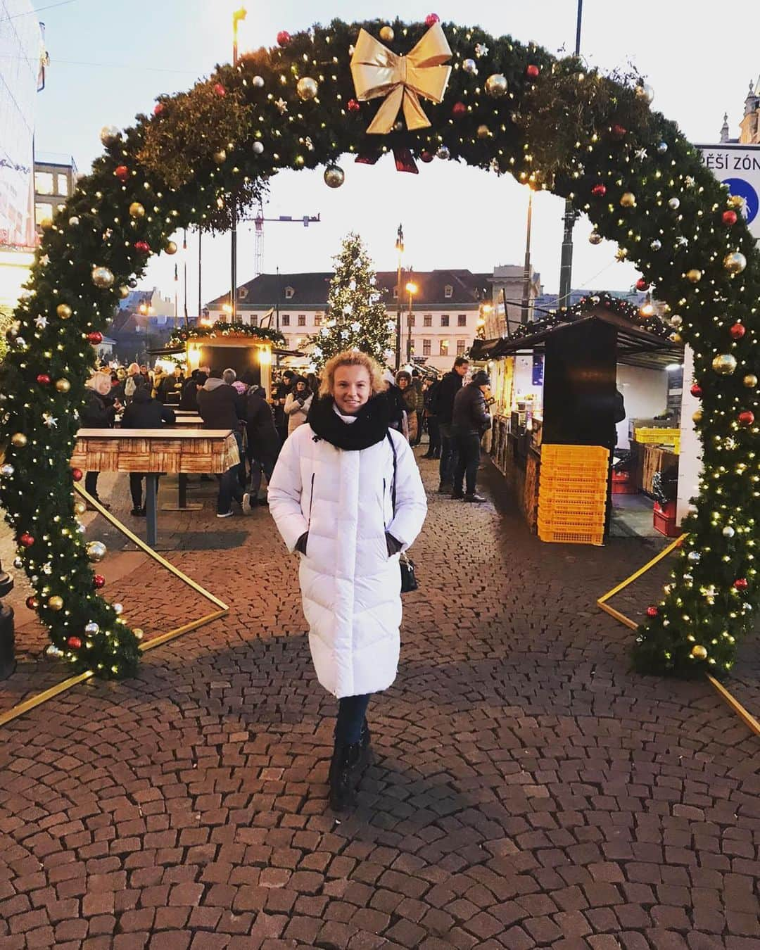 カテリナ・シニアコバさんのインスタグラム写真 - (カテリナ・シニアコバInstagram)「Festive Prague 😍 #christmastime」12月8日 20時30分 - siniakovakaterina