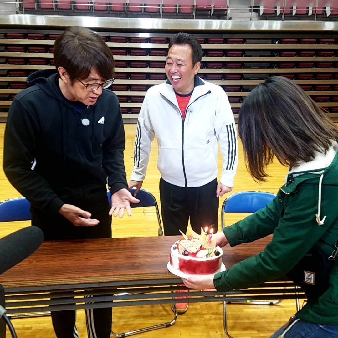 小高亮さんのインスタグラム写真 - (小高亮Instagram)「大竹さんのお誕生日に「スポさま」ロケ。  お身体に気を付けていただいて、これからも宜しくお願いします！  #スポさま  #さまぁ～ず #大竹一樹」12月8日 20時36分 - odaka_p