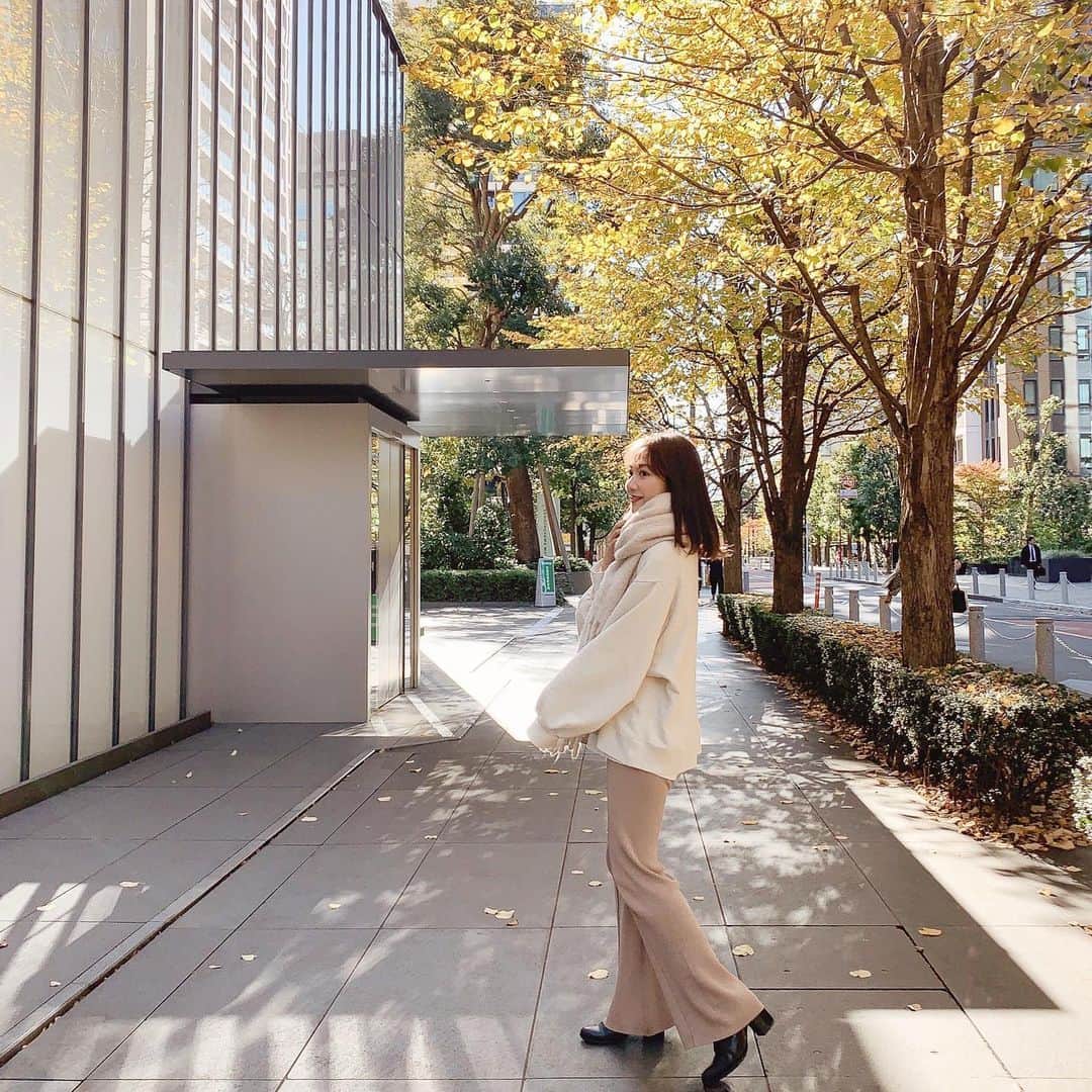 小川陽香のインスタグラム：「🍂🍂 ㅤ ちょっとそこまで～ ってアウター置いてったら めっちゃ寒かった日😧🧣 ㅤ Tops @milaowen_official  Pants @nine_official_pr  ㅤ このニットパンツ、ラインがきれい😚♡ ㅤ #ootd #code #fashion #コーデ #ファッション #私服」