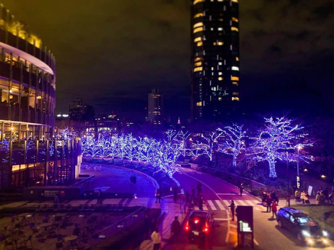 松山愛里さんのインスタグラム写真 - (松山愛里Instagram)「🌠✨ #イルミネーション#ここ最近はブルーライトが多いですよね#イルミネーション巡りが始まったら今年も終わりを感じる#個人的には温かみのあるオレンジライトが好き」12月8日 20時48分 - airi__matsuyama