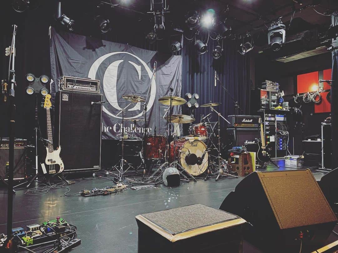 石川龍のインスタグラム：「ザ・チャレンジの復活ワンマンライブ @ 大阪でした！ ぼくらのライブを楽しみにしてくれていた関西の客チャレのみんな、本当にありがとうございマッスル💪🗿💪 2019年最後のライブが今日の大阪で本当に良かった、よい締めくくりとなりました！  笑い過ぎてドラムを叩けなくなりそうだった「愛のロケット」、リハーサルのスタジオでもすごく頑張って練習してたのだけど、どうみても男梅にしか見えません。体張った沢チャレさん、かっこよかったです。  #ザチャレ #ザチャレ復活 #男梅 #梅干し #umeboshi」