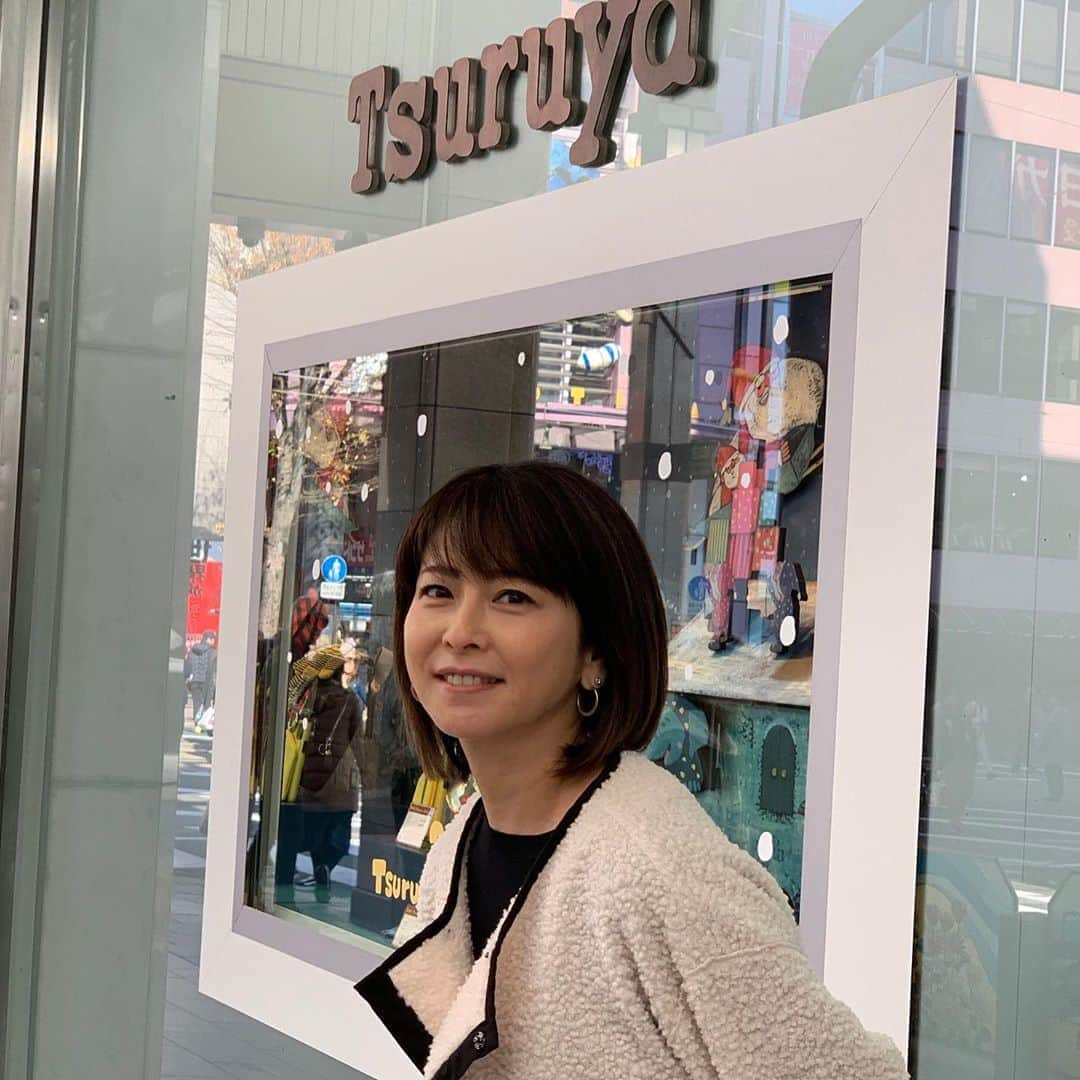 森高千里さんのインスタグラム写真 - (森高千里Instagram)「「この街」TOUR 2019﻿ 熊本県　熊本城ホール　メインホールでのコンサートでした。﻿ ﻿ オープンしたばかりの熊本城ホールでコンサートが出来て感激でした。﻿ 熊本盛り上がりました！！くまモンがスペシャルゲストで来てくれて嬉しかったです。﻿ ﻿ 今日は懐かしい熊本の街を歩きました。﻿ 学生の頃よく通っていた「蜂楽饅頭」のお母さんが、笑顔でお帰り〜って言ってくれました。嬉しかった！！﻿ 加藤神社から見た熊本城、こむらさき、大谷楽器、PEPPER LAND、鶴屋デパート、ルーテル学院（九州女学院）懐かしかった〜！﻿ いきなり団子、太平燕、蜂楽饅頭、だご汁、サラダちくわ、陣太鼓、全部美味しかったです！﻿ ﻿ ﻿ 「この街」TOUR 2019ツアー残り２本！﻿ 次は、山形県「荘銀タクト鶴岡（鶴岡市文化会館）大ホール」です。﻿ ﻿ ﻿ #chisatomoritaka﻿ #森高千里﻿ #この街TOUR2019﻿ #熊本県﻿ #熊本城ホールメインホール﻿ #サクラマチ﻿ #はなまる堂 #いきなり団子﻿ #加藤神社清正くん﻿ #熊本城﻿ #こむらさき﻿ #蜂楽饅頭 #回転まんじゅう　﻿ #大谷楽器PEPPERLAND﻿ #COCOSA﻿ #路面電車﻿ #九州女学院ルーテル﻿ #くまモン﻿ #鼎sbyJINDINROU #太平燕﻿ #だご汁﻿ #陣太鼓﻿ #サラダちくわ﻿ ﻿」12月8日 21時05分 - chisatomoritaka_official