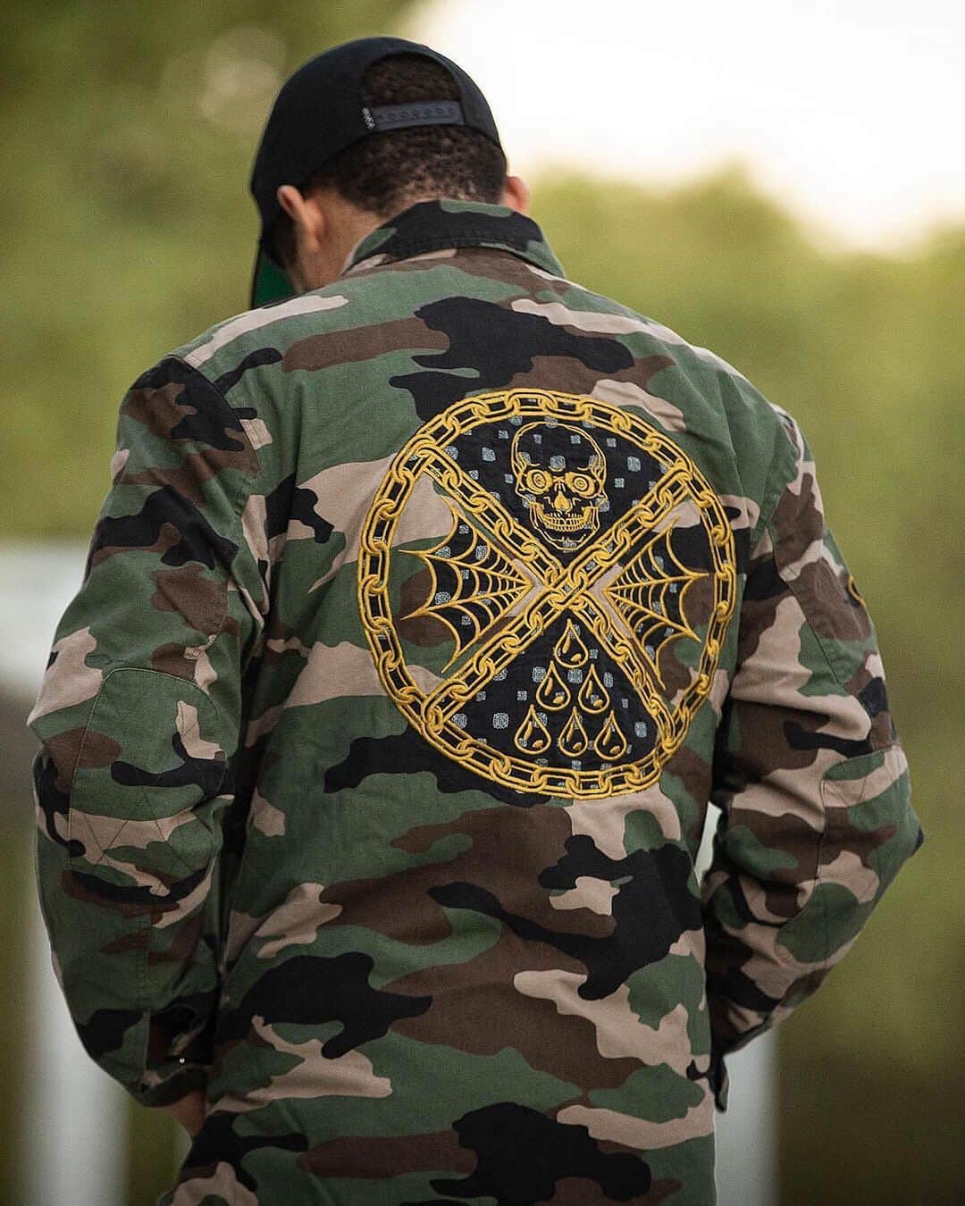 のインスタグラム：「"Ben Venom Camo Jacket" || Available now || Photos: @mbarlow79 @bigfootlurks || #RVCA #artistnetworkprogram #balanceofopposites」
