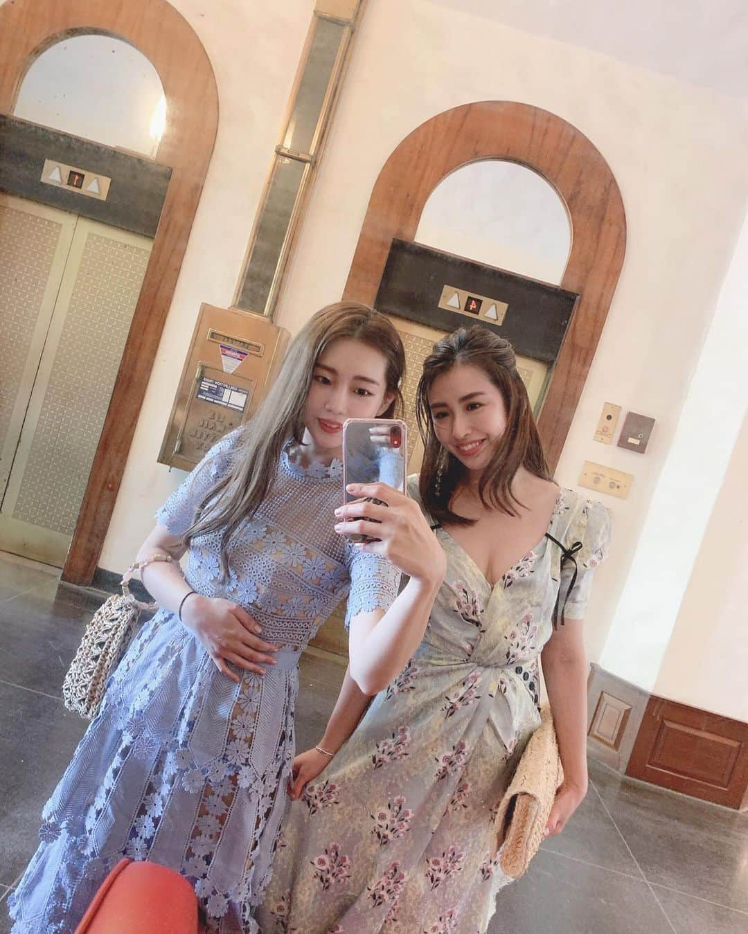 小澤名代さんのインスタグラム写真 - (小澤名代Instagram)「2人とも @mrselfportrait  dress codeは水色♡  #royalhawaiian #royalhawaiianwedding #royalhawaiiancenter #hawaiiwedding #hawaiilife #hawaiistagram #hawaiitrip #coordinate #selfportrait #dressup #dresscode #ハワイ #ロイヤルハワイアンウェディング #ロイヤルハワイアンホテル #セルフポートレート #ドレスコード #コーディネート #コーデ #ハワイウエディング #水色 #同じブランドで合わせた」12月8日 21時22分 - ozawanayo