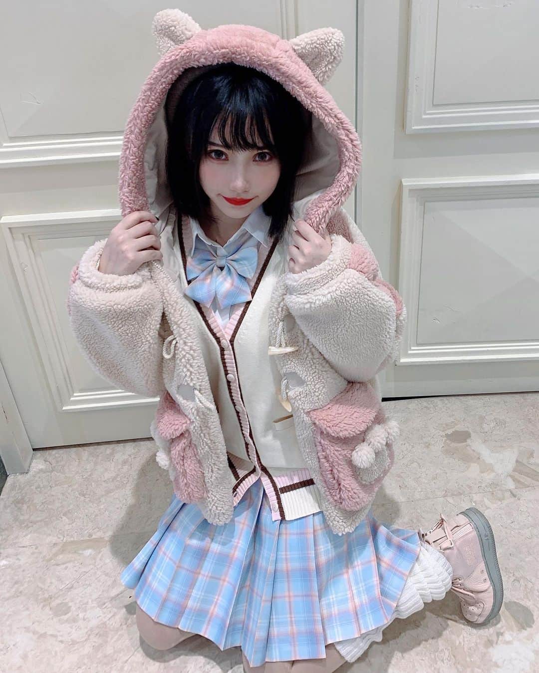 犬神洛洛子さんのインスタグラム写真 - (犬神洛洛子Instagram)「喝奶茶吗🤤」12月8日 21時19分 - rakukoo