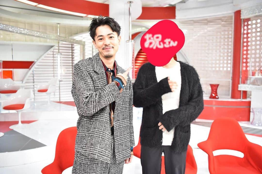 日本テレビ「おしゃれイズム」さんのインスタグラム写真 - (日本テレビ「おしゃれイズム」Instagram)「. スタジオには お兄さんも‼︎テレビ初登場です 兄弟愛のクセが強すぎる😹 なんだかんだ仲良いですよね⁉︎そんな兄弟でした☺︎☺︎ 超貴重幼少期の映像も公開！ このあと10時からです。 テレビの前でお待ちしてます。 日曜日の夜。 #おしゃれイズム　#成田凌」12月8日 21時22分 - oshare_clip_ntv