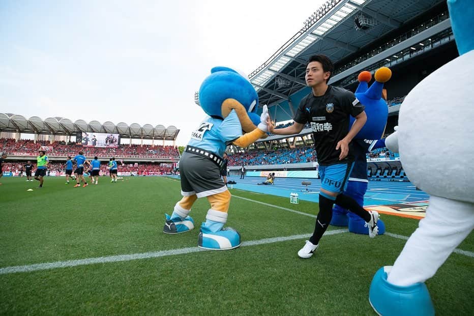 長谷川竜也のインスタグラム：「1年間川崎フロンターレに関わる全ての人達に感謝します。本当にありがとうございました😊！ #frontale #16」