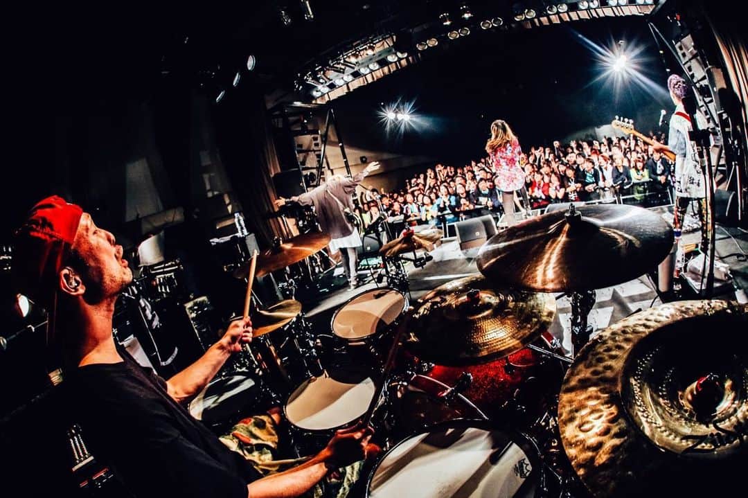 藤原広明のインスタグラム：「高松OLIVE HALL 『THE EXPERiMENT TOUR 2019』  w）SiM  SiM、そして高松のあなたにびっくらぶっ！！🦍🦍🦍🦍 photo by @junpeihiyoshi」
