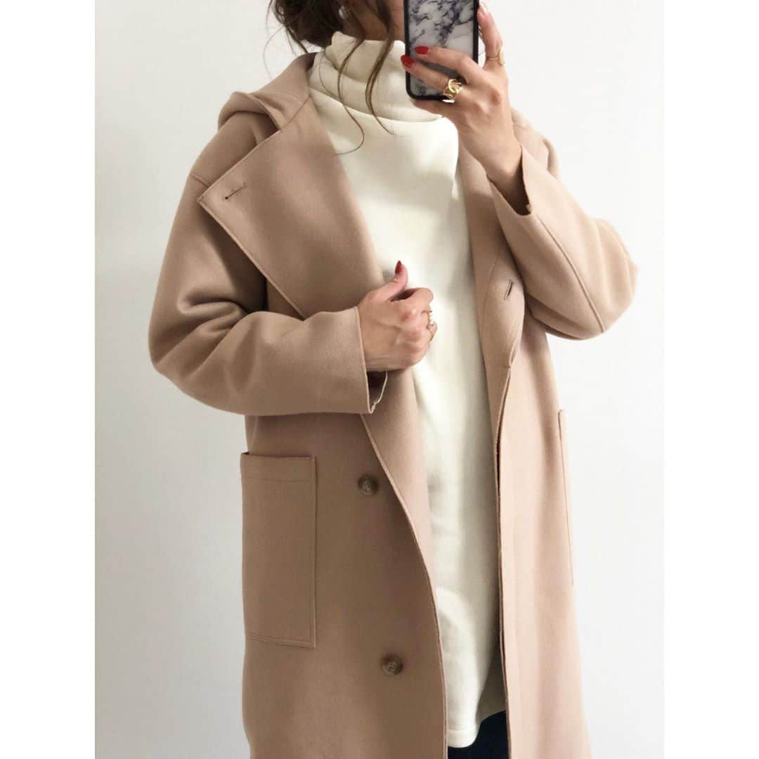 Miyoさんのインスタグラム写真 - (MiyoInstagram)「2019.12.8 ・ 【UNIQLO限定価格】 #ニットフリースハイネックチュニック ホワイトとブラックを2色買い♡ ニット見えする生地感とタートル部分がゆったりしていて着心地がいいのがお気に入りポイント☺️❤️ ・ 昨年からお気に入りのフード付きのメルトンコート♡ 今年はベージュをget🥰 ストレッチ性があるのでニットの上に着ても動きやすいです👌🏻 ・ 着用サイズなどのコーデ詳細と、楽天スーパーセール購入品をブログに書きました✍🏻❤️ @miyopu のトップページからとべます♡ ・ メルトンコート… @FEERICHELU @joint_space #feerichelu#feerichelu_style#pr ニットフリースハイネックチュニック…#UNIQLO#ユニクロ マタニティデニム…#楽天ROOMに載せてます バッグ…#LOUISVUITTON#ルイヴィトン ブーツ… @lavishgate 時計…#ダニエルウェリントン ・ ・ ・ #ユニクロコーデ#UNIQLOコーデ#ユニクロ購入品#マタニティ#マタニティコーデ#妊婦#妊婦コーデ#ぷんにー#妊娠7ヶ月#ママコーデ#ママファッション#プチプラコーデ#プチプラファッション#シンプルコーデ#カジュアルコーデ#大人可愛い#きれいめカジュアル#きれいめコーデ#大人カジュアル#locari」12月8日 21時48分 - miyopu