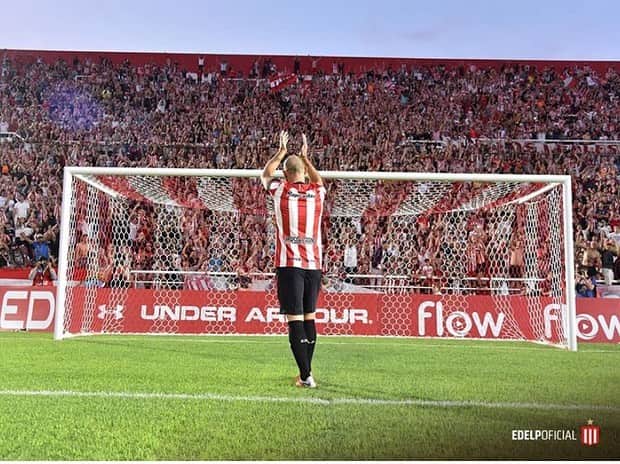 ハビエル・マスチェラーノのインスタグラム：「Gracias por esta increíble bienvenida!!! Feliz de unirme a esta hermosa Familia 😍🇦🇹 @edelpoficial」