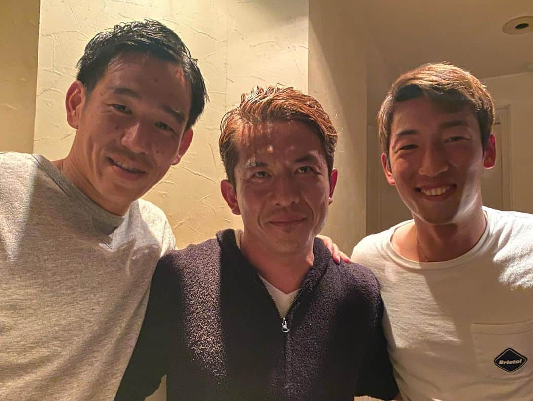 太田吉彰さんのインスタグラム写真 - (太田吉彰Instagram)「みんな　ありがとう！！ 最高の仲間 #ジュビロ磐田  #ありがとう」12月8日 12時55分 - yoshiakiohta09