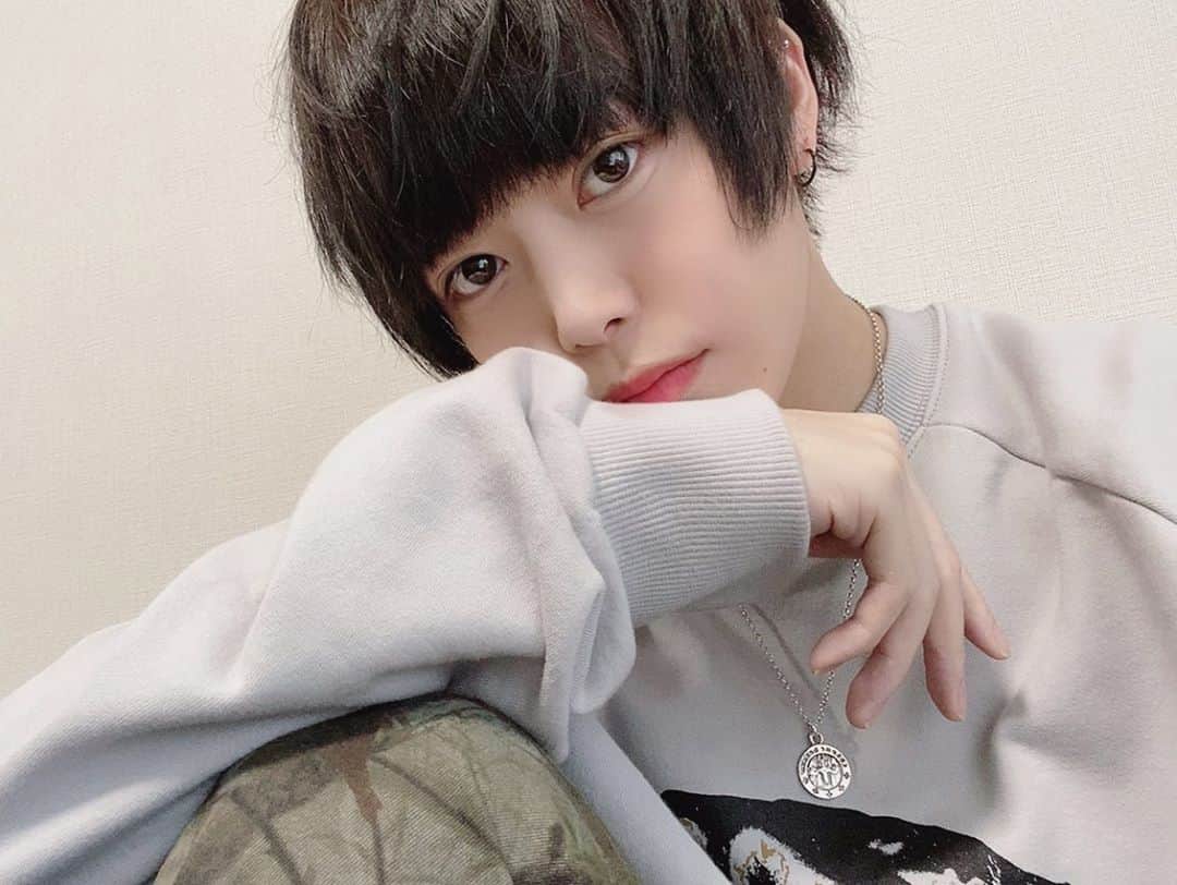 ほりえりくさんのインスタグラム写真 - (ほりえりくInstagram)「黒髪ロングヘアーの男の子になります。」12月8日 12時56分 - rikunohonmono