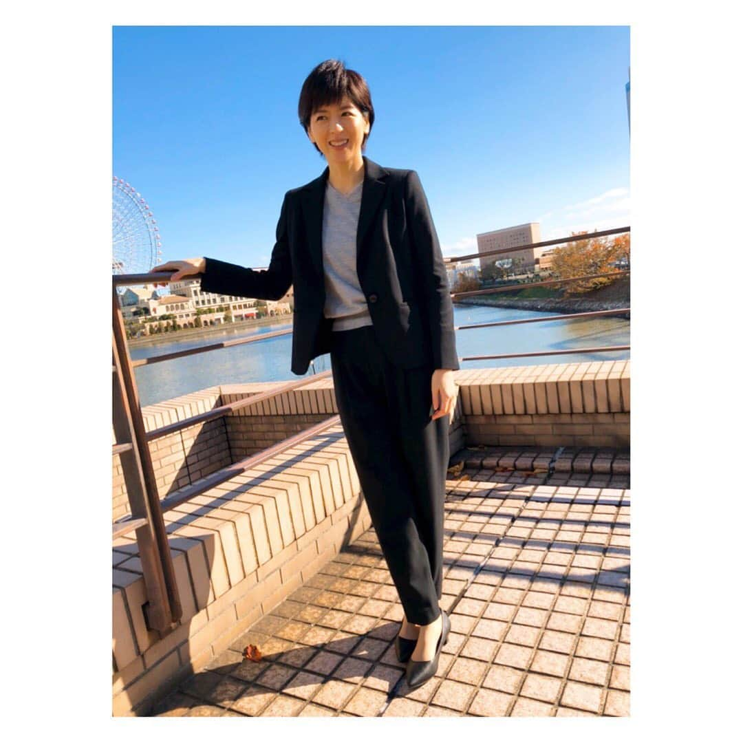 中山忍さんのインスタグラム写真 - (中山忍Instagram)「すっきりとした朝✨  柔らかく包んでくれる パンツスーツは働く女性の味方ね @amaca_official  #ある日の撮影 #全身刑事」12月8日 13時19分 - _shinobu_nakayama_