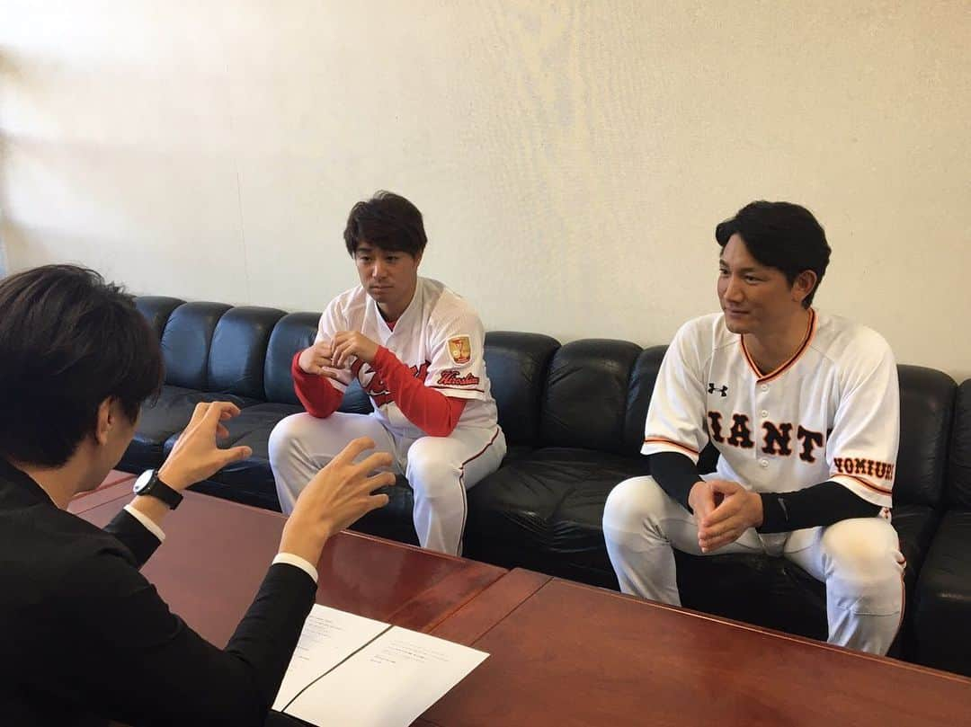 田中大貴さんのインスタグラム写真 - (田中大貴Instagram)「ベーマガ撮影中。  年始号。  野村祐輔×小林誠司 西日本水害復興支援 #社会貢献活動 #西日本水害 #野村祐輔 #小林誠司 #広島東洋カープ #読売ジャイアンツ」12月8日 13時38分 - daiki.tanaka_1980