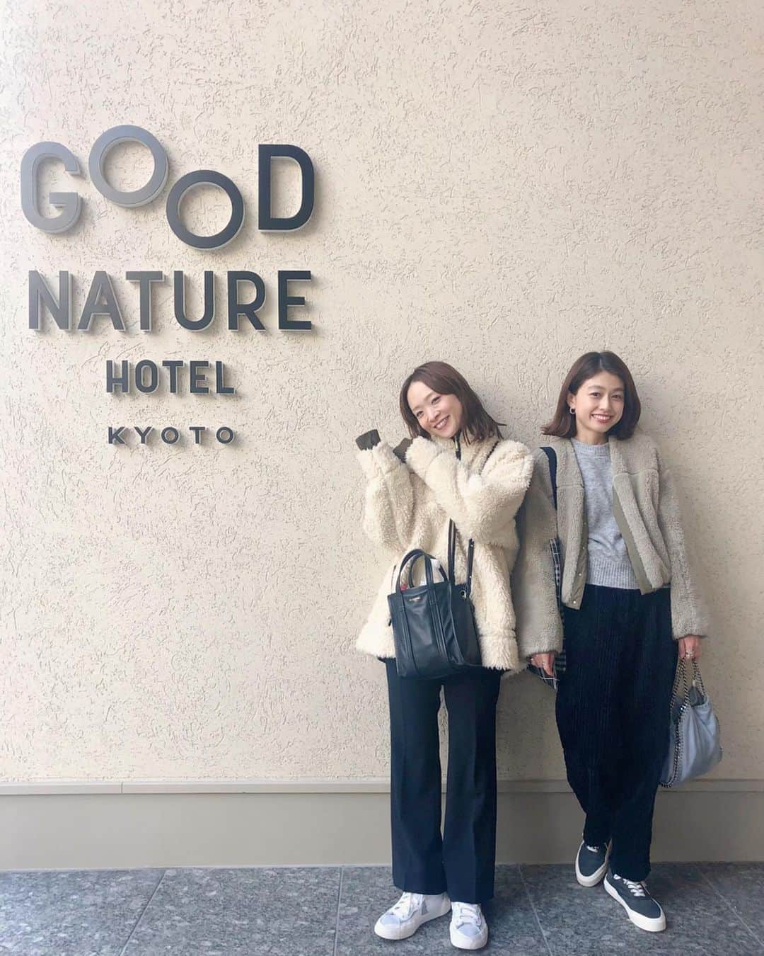 木野園子のインスタグラム：「京都のGOOD NATURE HOTEL @good_nature_station へ🌱今回はこちらのERUTAN @erutan_kyoto というレストランの食事をメインに楽しみました🍴😋有機野菜を使ったサラダや自家栽培のキノコにオススメという生ハムは本当にかつおぶしのようにふわふわで美味しくて一皿ひとりで食べてしまうほど。朝ご飯のビュッフェでもしっかり生ハムを、、笑ランチのパスタも美味しかった✨お部屋もとても快適でアメニティは植物の力をそのまま肌へというオリジナルのNEMOHAMO @nemohamoだったりホテルとレストランからショップまで大充実でした🐰  #kyoto #京都 #trip #旅 #GOODNATURESTATION #GOODNATUREHOTEL #GOODNATUREHOTELKYOTO #ERUTAN #restaurant #NEMOHAMO #amenity #skincare」