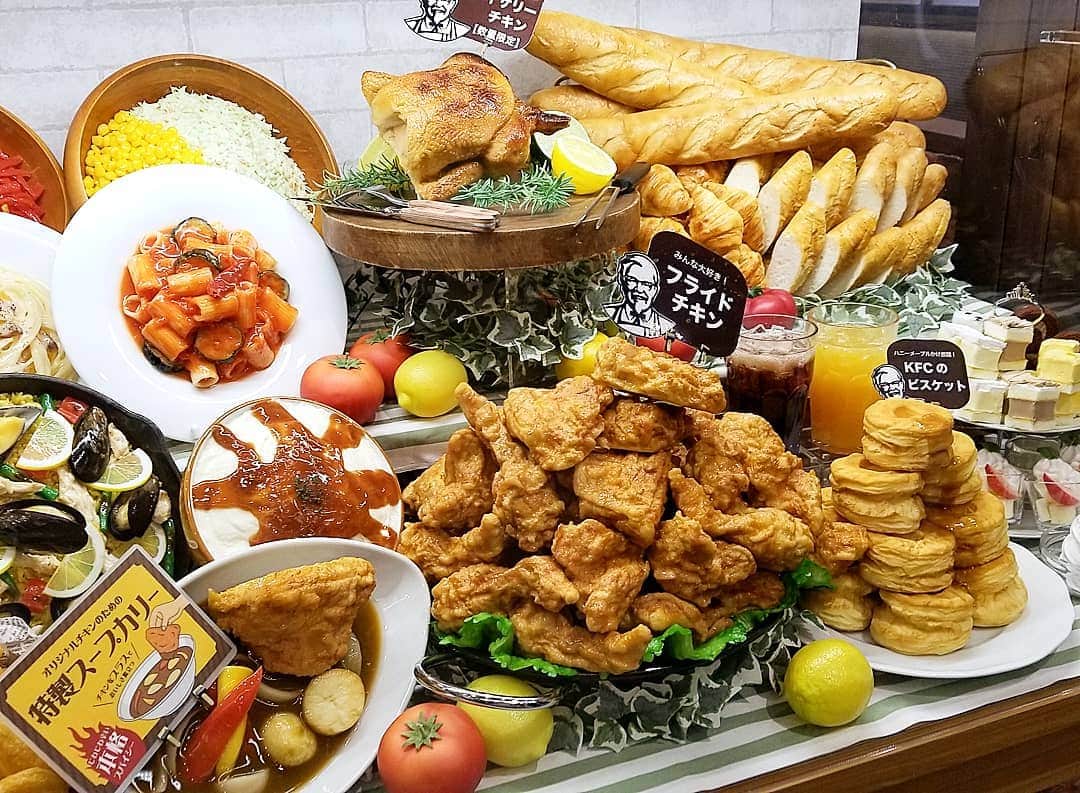 石関友梨のインスタグラム：「ケンタッキー食べ放題 振られました…( i꒳​i )  スヌーピーも号泣  #グランベリーパーク #南町田 #朝イチで並ぶやつ #ハードル高いぜ #ケンタッキーフライドチキン食べ放題 #いつかリベンジ」