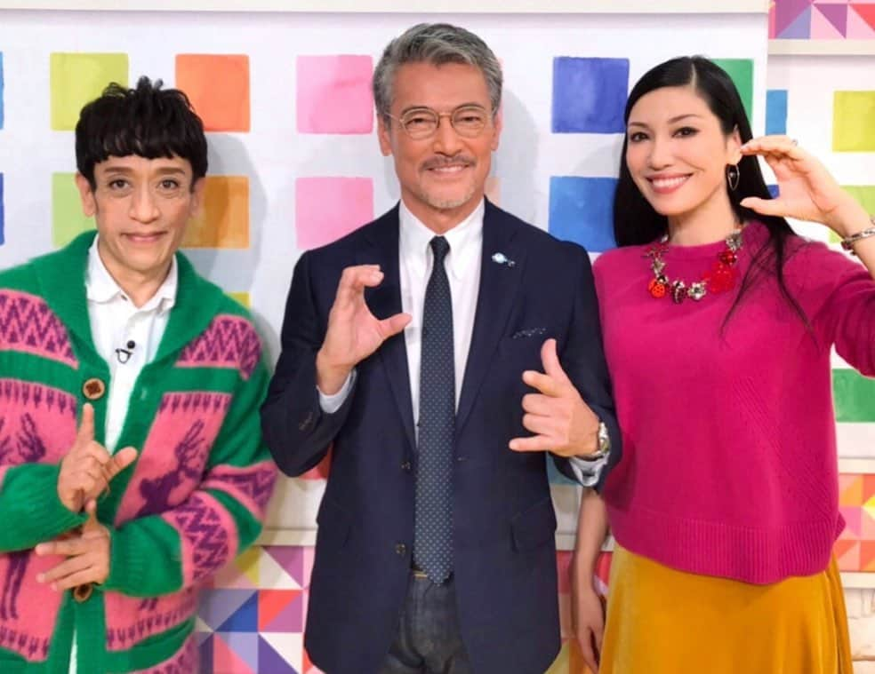 アンミカさんのインスタグラム写真 - (アンミカInstagram)「今週のTOKYO MX【日曜はカラフル】は、ゲストには俳優の渡辺裕之さんを、進行ゲストには新婚さんのメイプル超合金の安藤なつちゃんをお迎えして、ふわちゃんとクリス松村さんとお届け致しましたよ💗 。 渡辺さんのお茶目な一面からストイックなところまでお届けし、どこかアラがないか探しましたが笑、やはりジェントルマンで💗、クリスさんはメロメロでした😍 。 さて、15時からはQVCにてesprinaのシャンプートリートメントのベストセラー放送がございます✨ お時間許す方は是非、ご覧くださいませ💗 。 #ふわちゃん相変わらず元気でクリスさんとのやりとりが最高でした😍 #なつちゃんは旦那様を旦那様と嫁と呼び合うそうな。 #本当の3分間クッキングはギリギリの仕上がりでフワトロハヤシライスをお届け！ #今日は顔が浮腫んでました！ #渡辺裕之さんはインスタをしていますよ！　@hiroyuki6267  @mapleandonatsu @fuwa876 @yoshiro_takahashi」12月8日 13時46分 - ahnmikaofficial