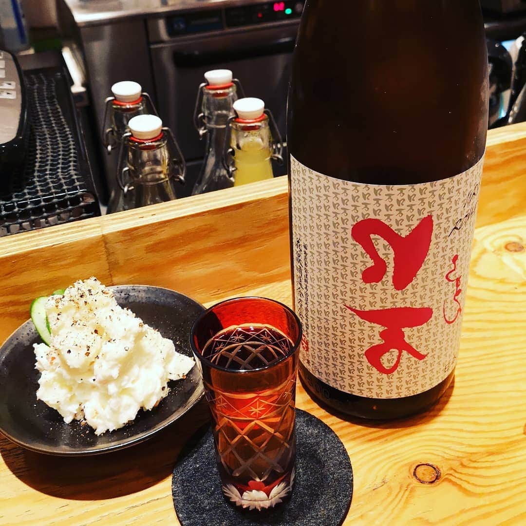 石川奈津紀さんのインスタグラム写真 - (石川奈津紀Instagram)「【日本酒スタンド いと。】 KUNISAKI会のあとは、さっそくできた日本酒仲間のみなさまと、目黒のいと。さんへ😘 実はひそかにブックマークしていたお店でした😍 * 一種類目の而今にごりから、どストライク⚾😳 にごり系、おりがらみ系大好き🥺 たかちよクリスマスも、ここに乗せられない限定酒もおいしかったなぁ😍💓 #メガネ専用 は飲んでないけど、視力検査だけ👓 お先に失礼してごめんなさい🙏 またゆっくり飲みましょう😌💡 * #日本酒 #日本酒🍶 #日本酒好きな人と繋がりたい #ポン酒タグラム #日本酒女子 #sakemake #japanesesake #而今にごりざけ生 #たかちよおりがらみ #日本酒ナビゲーター #唎酒師 #ごちそうさまでした」12月8日 13時48分 - natsukiishikawa1011