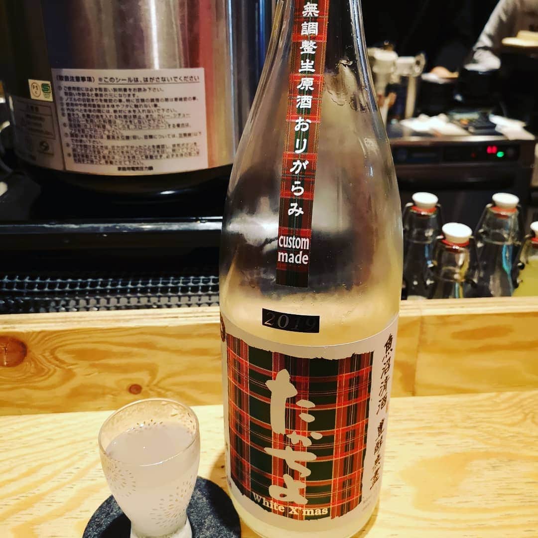 石川奈津紀さんのインスタグラム写真 - (石川奈津紀Instagram)「【日本酒スタンド いと。】 KUNISAKI会のあとは、さっそくできた日本酒仲間のみなさまと、目黒のいと。さんへ😘 実はひそかにブックマークしていたお店でした😍 * 一種類目の而今にごりから、どストライク⚾😳 にごり系、おりがらみ系大好き🥺 たかちよクリスマスも、ここに乗せられない限定酒もおいしかったなぁ😍💓 #メガネ専用 は飲んでないけど、視力検査だけ👓 お先に失礼してごめんなさい🙏 またゆっくり飲みましょう😌💡 * #日本酒 #日本酒🍶 #日本酒好きな人と繋がりたい #ポン酒タグラム #日本酒女子 #sakemake #japanesesake #而今にごりざけ生 #たかちよおりがらみ #日本酒ナビゲーター #唎酒師 #ごちそうさまでした」12月8日 13時48分 - natsukiishikawa1011