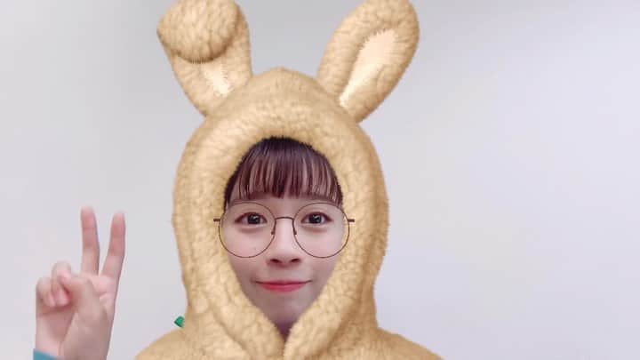 のインスタグラム：「アッコにおまかせでした。これから千葉に向かいます！少し電車でお昼寝しよーっと。bayfm30周年イベント、一緒に楽しみましょーん🎈当日受付なので今からでも間に合うでい✌️✌️ 『bayfm 30th anniversary bay with you SPECIAL MEETING』”bayfm30周年をDJと一緒にお祝いしよう！”この日だけしか体感できない、まさに”bay with you”な30thアニバーサリースペシャルイベントです！詳しくはbayfmで、検索！」