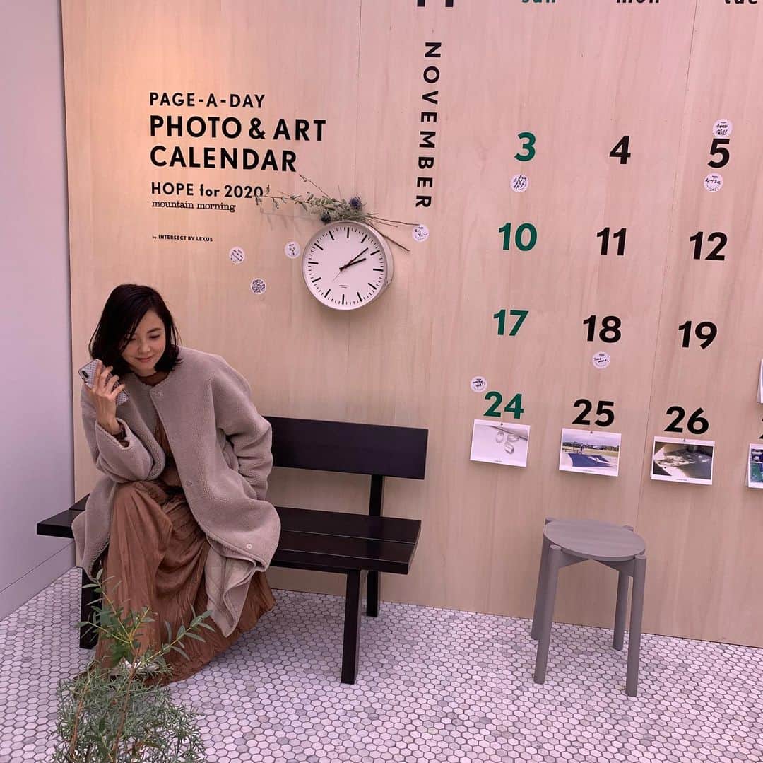 吉村美紀のインスタグラム：「PHOTO & ART CALENDAR  素敵空間へ  #作原文子 #mountain morning」